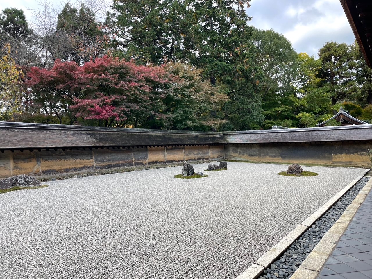 Zen.nl, Zen, meditatie, leren mediteren, Japan, zentuin, reis, cultuur, tradities, verfijning, esthetiek en schoonheid, tempels, Kyoto, etiquette, service, harmonie